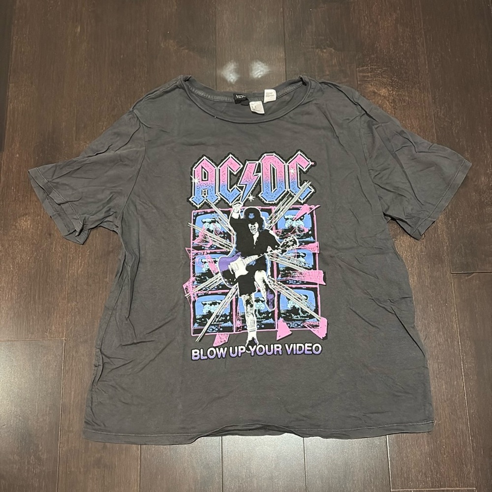 graphic tee